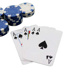 Blackjack-Hand mit Ass und K&ouml;nig auf gr&uuml;nem Filz zum Blackjack spielen bei Betsson